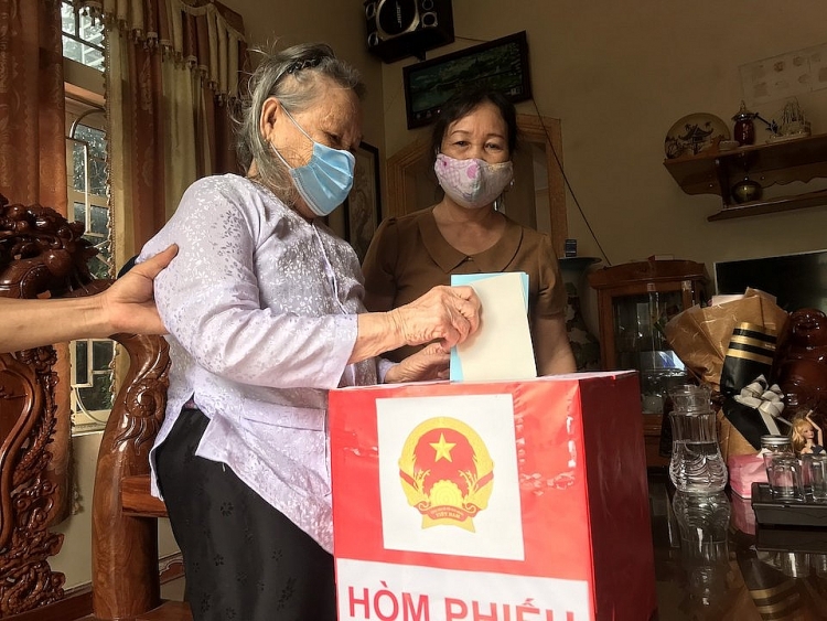 Những cử tri đặc biệt háo hức thực hiện quyền công dân Những cử tri đặc biệt háo hức thực hiện quyền công dân