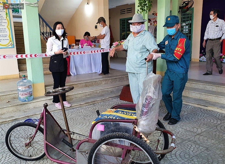 Những cử tri đặc biệt háo hức thực hiện quyền công dân Những cử tri đặc biệt háo hức thực hiện quyền công dân