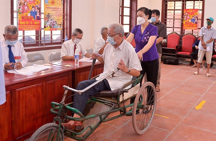 Những cử tri đặc biệt háo hức thực hiện quyền công dân Những cử tri đặc biệt háo hức thực hiện quyền công dân