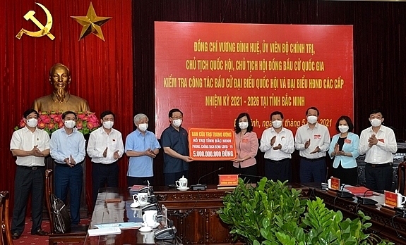 Chủ tịch Quốc hội: Ưu tiên hàng đầu là bảo vệ sức khỏe Nhân dân