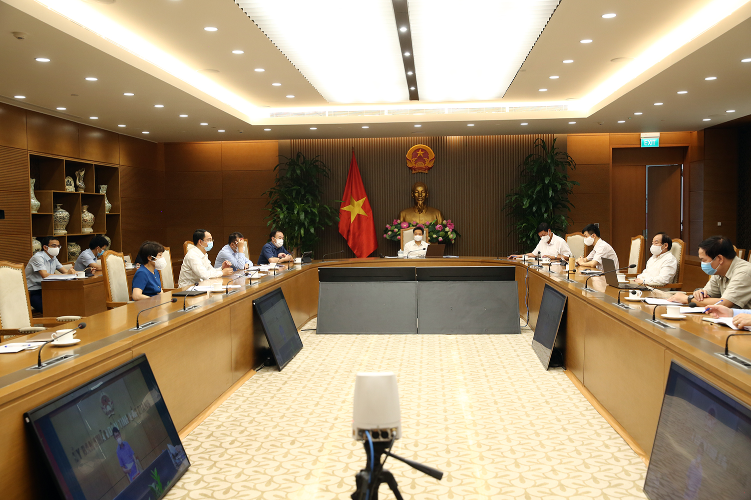 Thực hiện khai báo y tế tất cả công nhân, giữ vững sản xuất công nghiệp Thực hiện khai báo y tế tất cả công nhân, giữ vững sản xuất công nghiệp