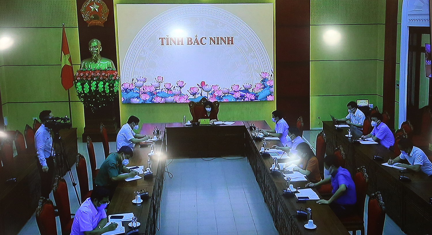 Thực hiện khai báo y tế tất cả công nhân, giữ vững sản xuất công nghiệp Thực hiện khai báo y tế tất cả công nhân, giữ vững sản xuất công nghiệp