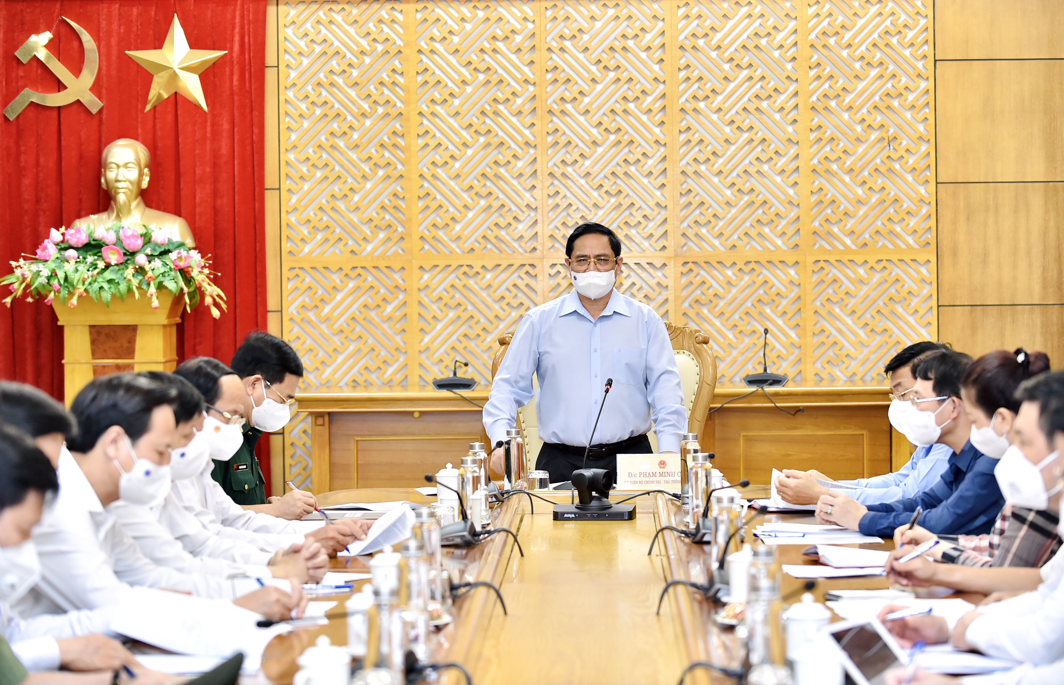 Thủ tướng vào tâm dịch Bắc Giang kiểm tra, động viên lực lượng tuyến đầu Thủ tướng vào tâm dịch Bắc Giang kiểm tra, động viên lực lượng tuyến đầu