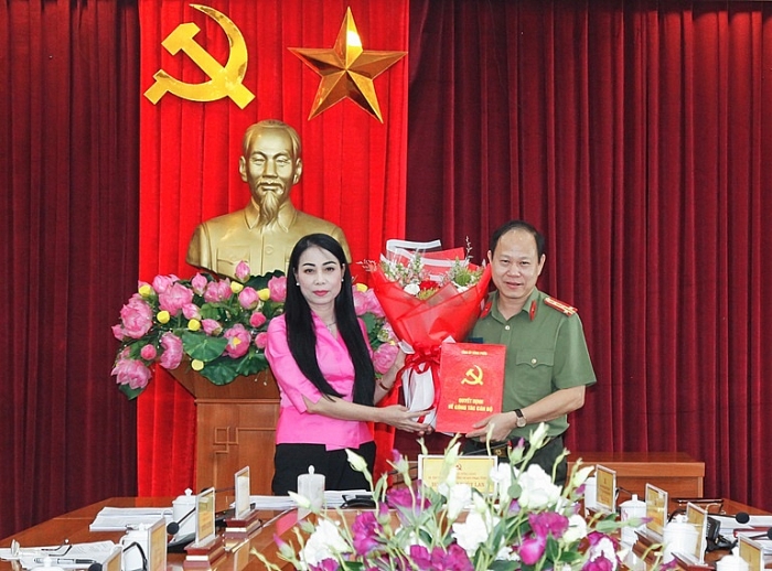 Vĩnh Phúc công bố quyết định nhân sự của Ban Bí thư vinh phuc cong bo quyet dinh nhan su cua ban bi thu