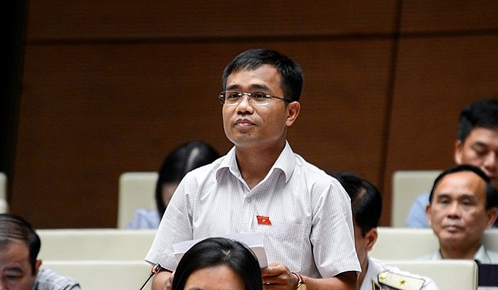 Bỏ "giáng chức" thay bằng "cách chức"? dbqh giang chuc khong du muc ran de co the ne nang xu ly nhe hon