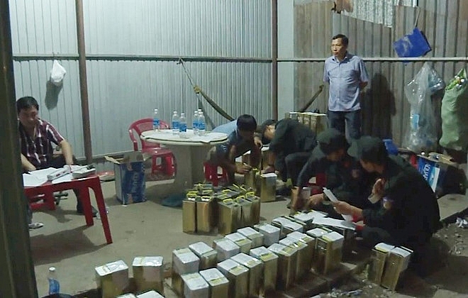 Siết chặt quản lý xăng dầu sau vụ bắt đường dây xăng giả Trịnh Sướng siet chat quan ly xang dau sau vu bat duong day xang gia trinh suong