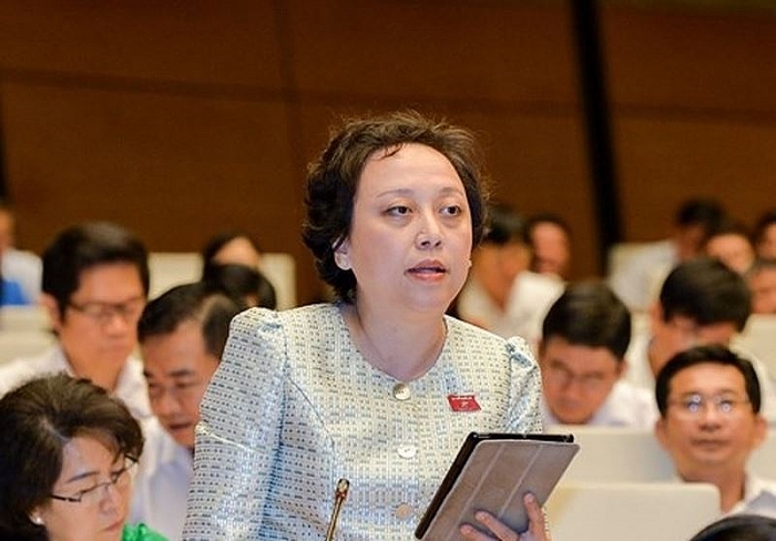 Thu "phí chia tay" khi xuất ngoại: Đáng lẽ phải giảm phí cho dân! thu phi chia tay khi xuat ngoai con nhieu tranh cai