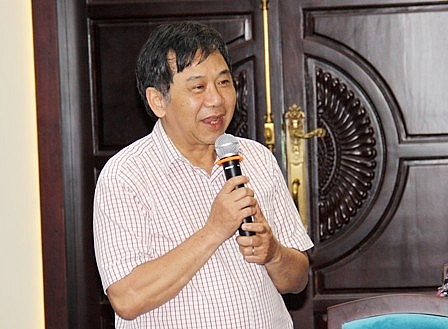 Thu "phí chia tay" khi xuất ngoại: Đáng lẽ phải giảm phí cho dân! thu phi chia tay khi xuat ngoai con nhieu tranh cai