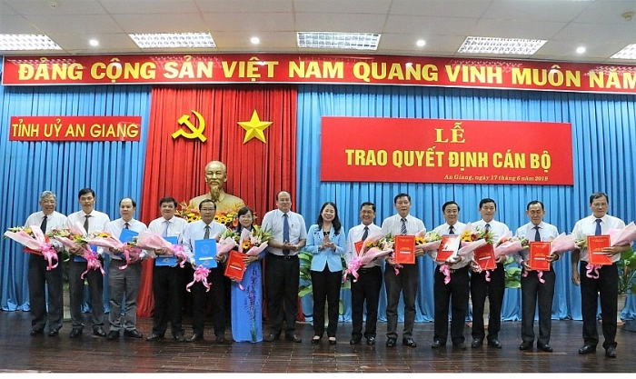 Điều động, bổ nhiệm nhân sự 9 tỉnh, thành dieu dong bo nhiem nhan su 9 tinh thanh