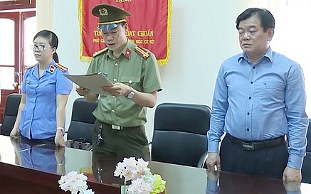 Cách mọi chức vụ trong Đảng của Giám đốc Sở GD-ĐT Sơn La Hoàng Tiến Đức cach moi chuc vu trong dang cua giam doc so gd dt son la hoang tien duc
