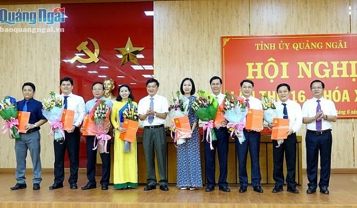 Ban bí thư phê chuẩn hàng loạt nhân sự chủ chốt ở Quảng Ngãi quang ngai cong bo quyet dinh cua ban bi thu