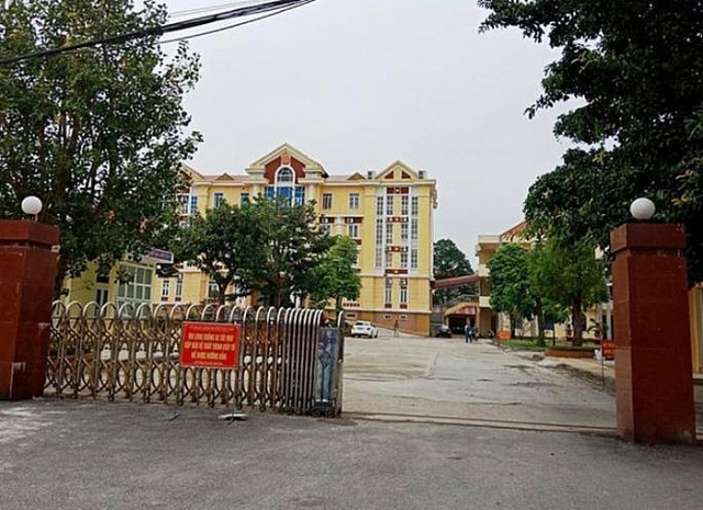 Hé lộ danh tính 3 người cùng Phó Chủ tịch huyện đánh bài ăn tiền tại trụ sở he lo danh tinh 3 nguoi cung pho chu tich huyen danh bai an tien tai tru so