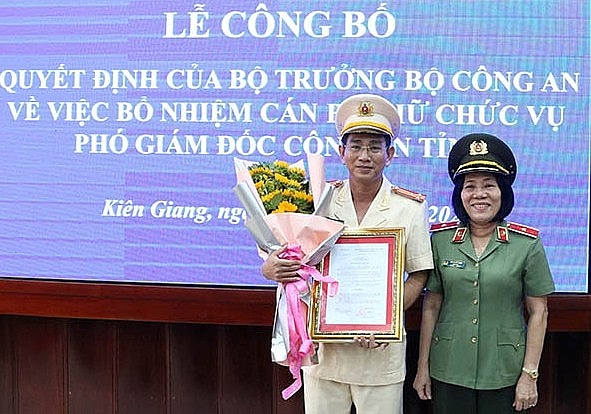 Điều động, bổ nhiệm lãnh đạo Công an Quảng Bình, Long An, Kiên Giang dieu dong bo nhiem lanh dao cong an quang binh long an kien giang