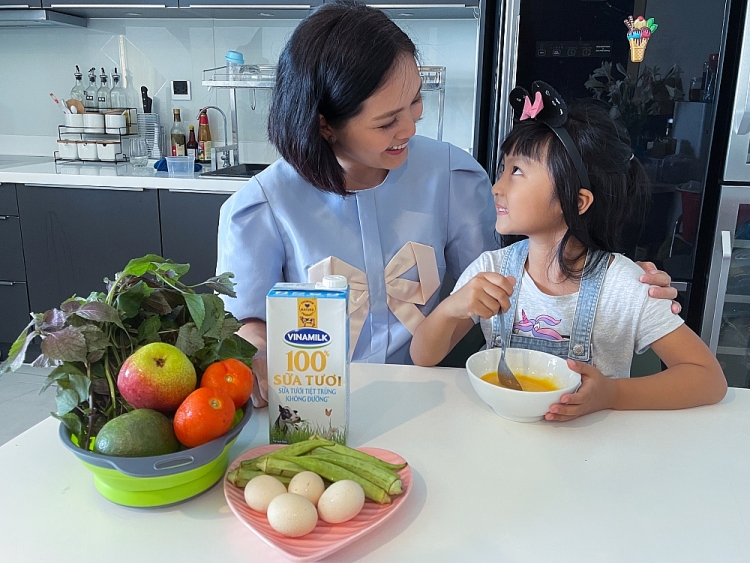 Nguồn dinh dưỡng dồi dào trong sữa tươi Vinamilk 100% hỗ trợ bé tăng cường hệ miễn dịch, nâng cao thể trạng Nguồn dinh dưỡng dồi dào trong sữa tươi Vinamilk 100% hỗ trợ bé tăng cường hệ miễn dịch, nâng cao thể trạng