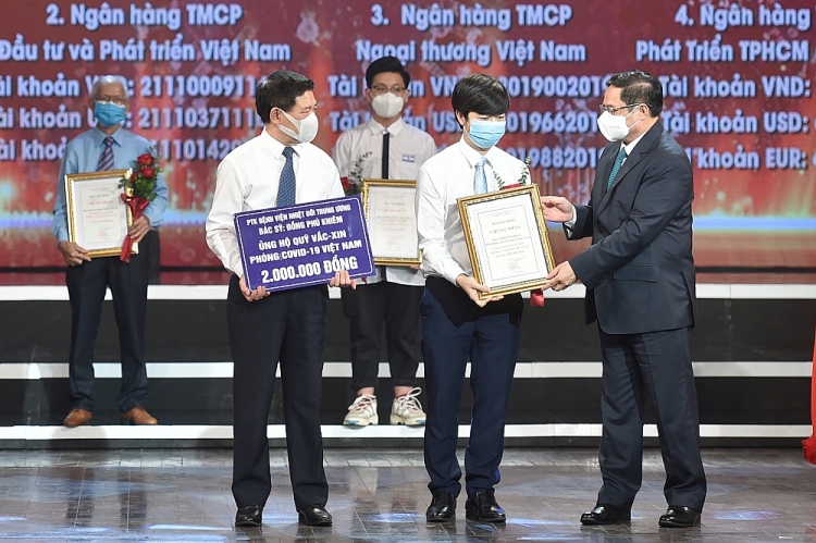 Thủ tướng Phạm Minh Chính: Trân trọng mọi đóng góp, huy động mọi nguồn lực để sớm có vaccine cho nhân dân