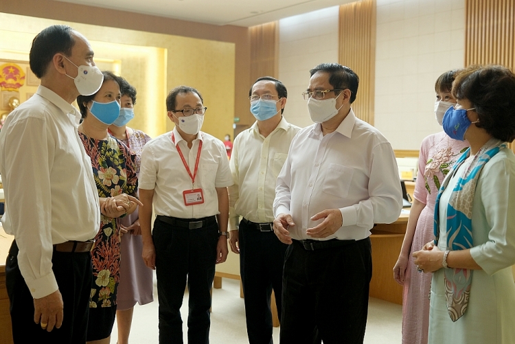 Thủ tướng Phạm Minh Chính: Phải sản xuất bằng được vaccine phòng chống COVID-19 để chủ động lo cho người dân Thủ tướng Phạm Minh Chính: Phải sản xuất bằng được vaccine phòng chống COVID-19 để chủ động lo cho người dân