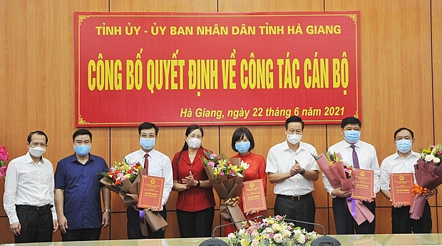 Loạt nhân sự mới được điều động, bổ nhiệm tại Nghệ An, Hà Giang Loạt nhân sự mới được điều động, bổ nhiệm tại Nghệ An, Hà Giang