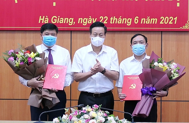 Loạt nhân sự mới được điều động, bổ nhiệm tại Nghệ An, Hà Giang Loạt nhân sự mới được điều động, bổ nhiệm tại Nghệ An, Hà Giang