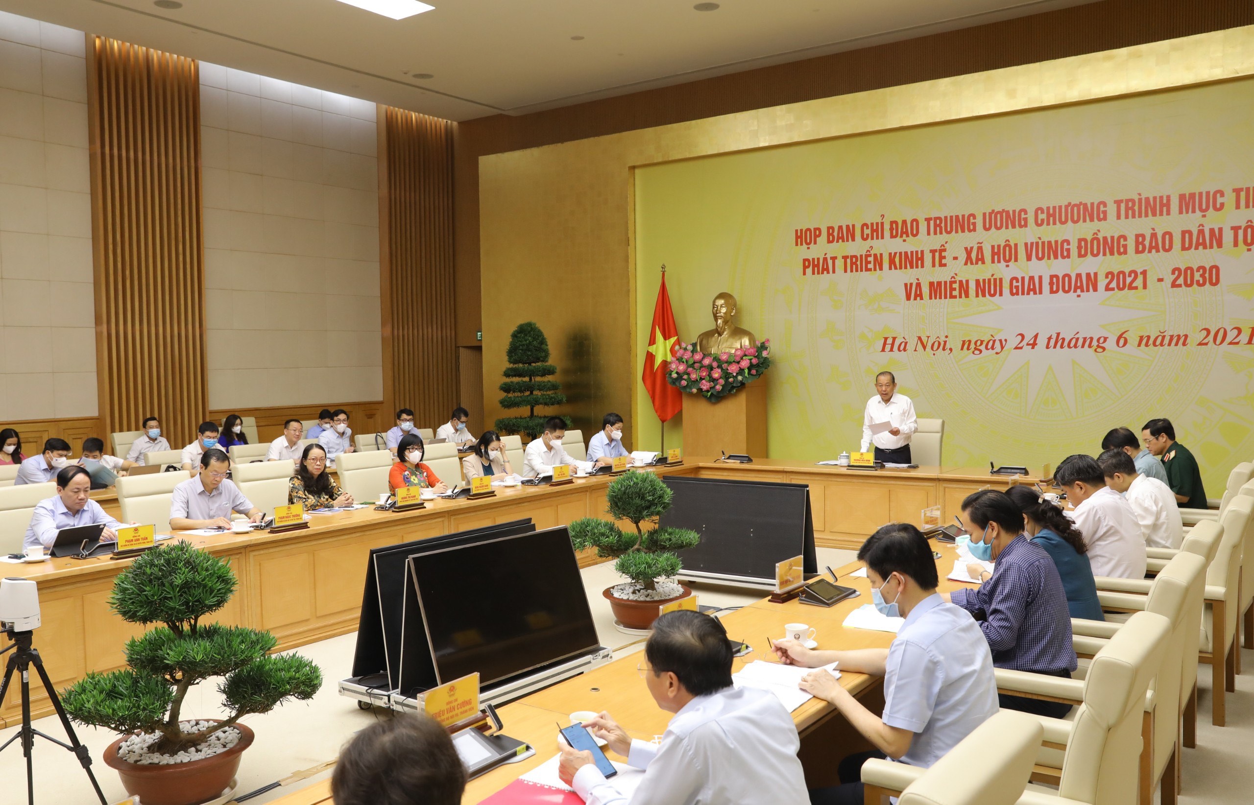 Phát huy ý chí tự lực, tự cường, khát vọng vươn lên của đồng bào các dân tộc thiểu số Phát huy ý chí tự lực, tự cường, khát vọng vươn lên của đồng bào các dân tộc thiểu số