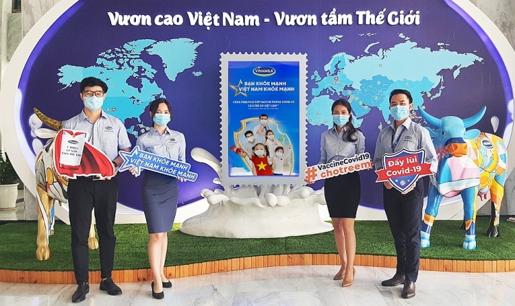 Thông điệp “Bạn khỏe mạnh, Việt Nam khỏe mạnh” được hưởng ứng bởi các nhân viên Vinamilk trên cả nước trong ngày khởi động chiến dịch Thông điệp “Bạn khỏe mạnh, Việt Nam khỏe mạnh” được hưởng ứng bởi các nhân viên Vinamilk trên cả nước trong ngày khởi động chiến dịch