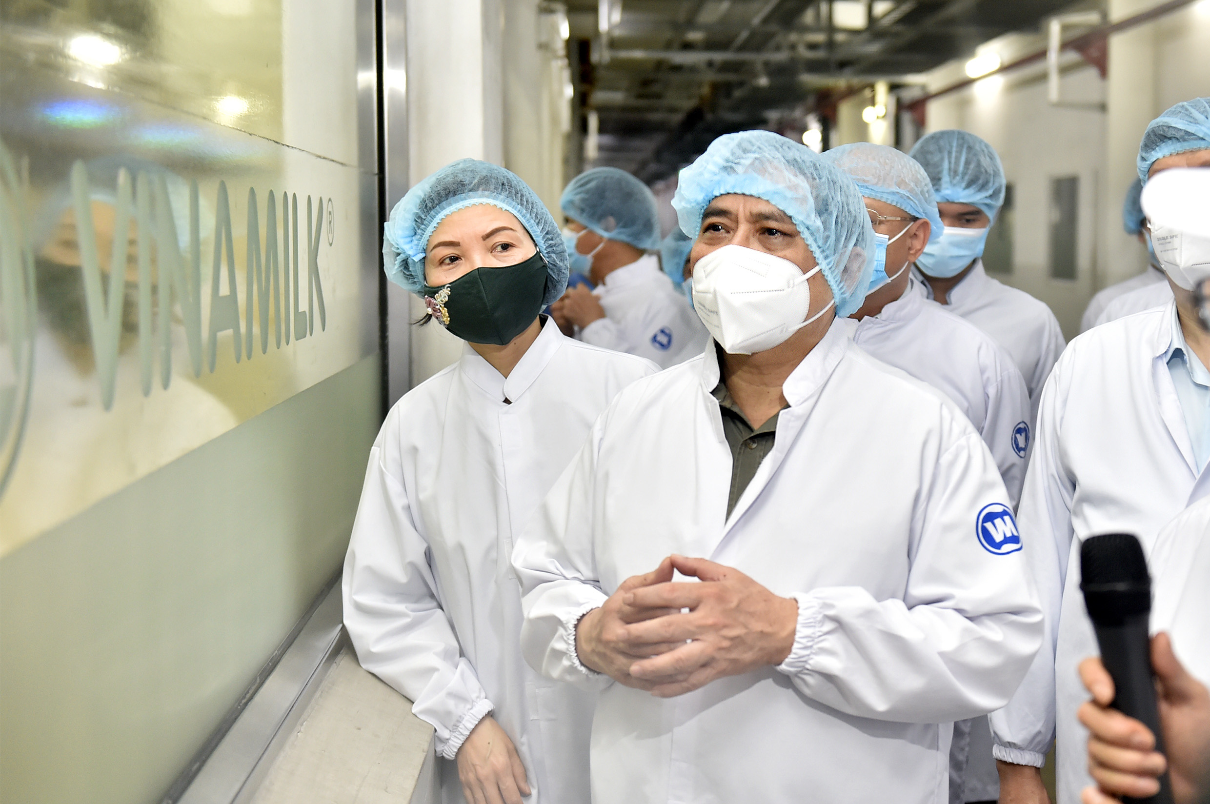 Thủ tướng động viên, kiểm tra nhiệm vụ phòng chống dịch bệnh và thúc đẩy sản xuất kinh doanh tại Bình Dương Thủ tướng động viên, kiểm tra nhiệm vụ phòng chống dịch bệnh và thúc đẩy sản xuất kinh doanh tại Bình Dương