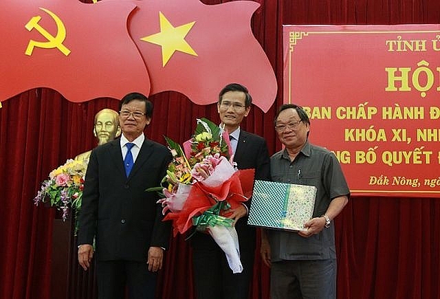 pho chu tich dak nong lam pho chanh vp ban can su dang chinh phu