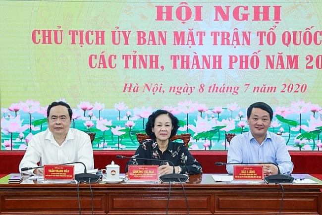 dung thi diem truong ban dan van kiem chu tich mat tran