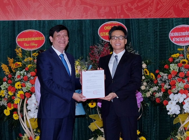 Ông Nguyễn Thanh Long chính thức nhận Quyền Bộ trưởng Bộ Y tế ong nguyen thanh long chinh thuc nhan quyen bo truong bo y te
