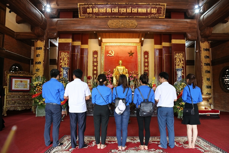Tuổi trẻ Liên hiệp tri ân tổ chức khám sức khoẻ miễn phí cho người dân Điềm Mặc tuoi tre lien hiep tri an to chuc kham suc khoe mien phi cho nguoi dan diem mac
