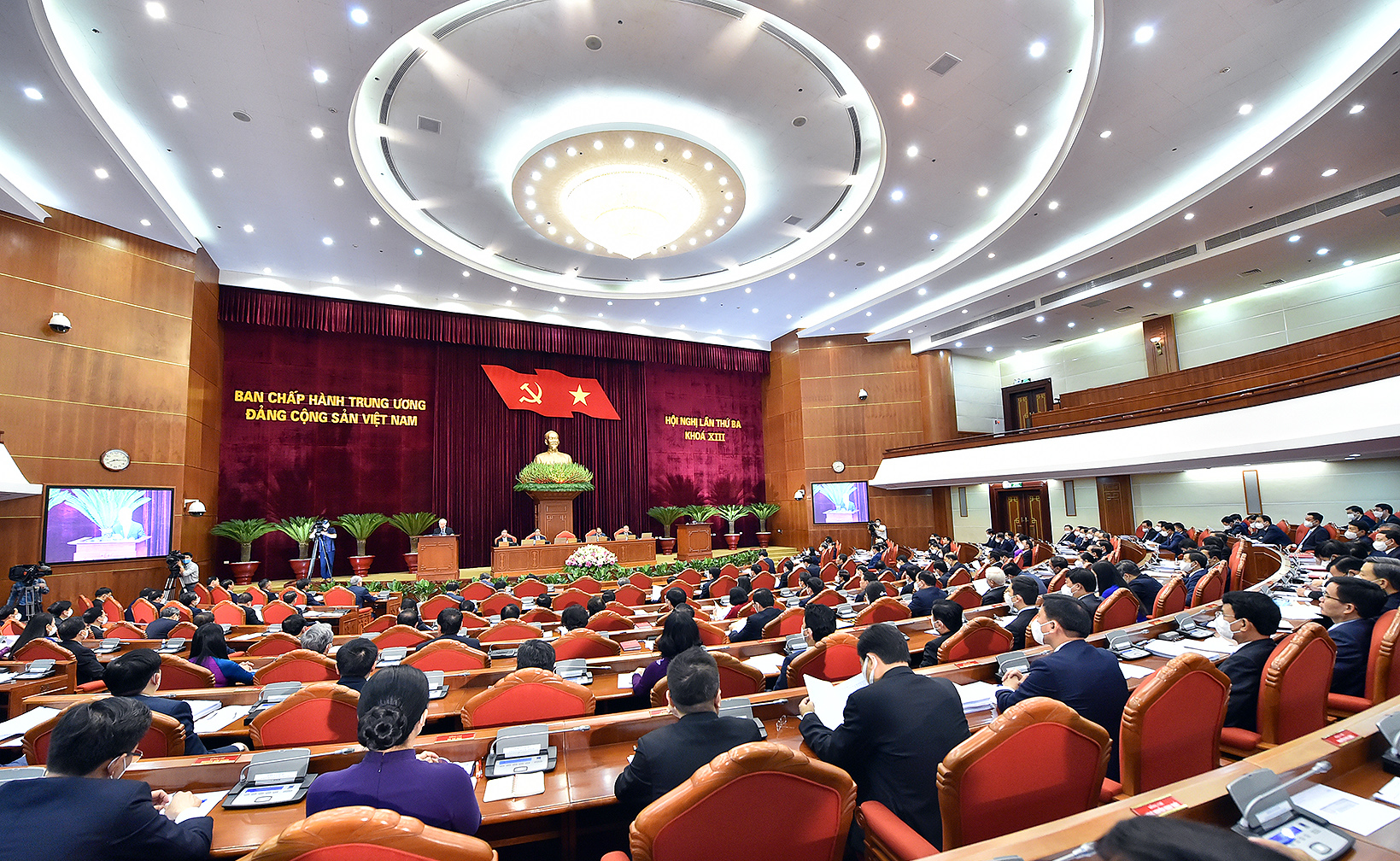 Trung ương thống nhất cao với những cơ chế, chính sách, biện pháp đột phá, khả thi về phát triển KTXH Trung ương thống nhất cao với những cơ chế, chính sách, biện pháp đột phá, khả thi về phát triển KTXH
