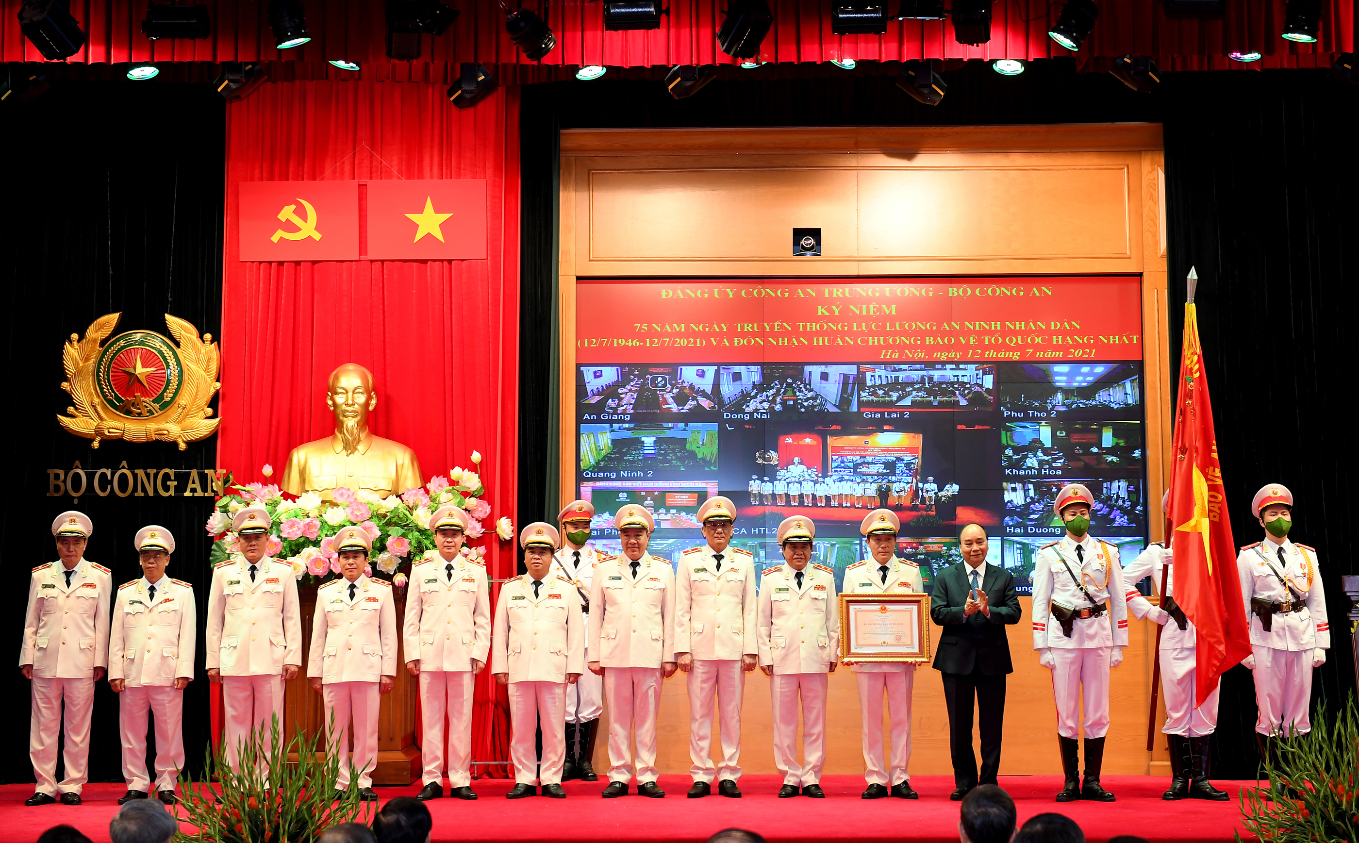 Chủ tịch nước Nguyễn Xuân Phúc: An ninh quốc gia là đặc biệt hệ trọng, then chốt, sống còn