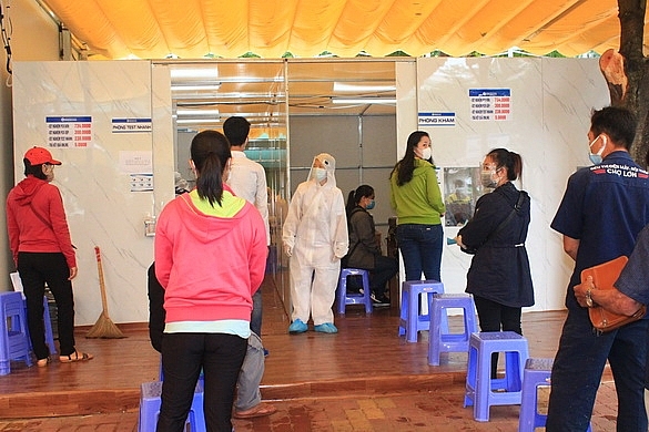 Người dân làm xét nghiệm tại khoa Nhiễm Bệnh viện Đa khoa Đồng Nai (Ảnh: Báo Đồng Nai) Người dân làm xét nghiệm tại khoa Nhiễm Bệnh viện Đa khoa Đồng Nai (Ảnh: Báo Đồng Nai)