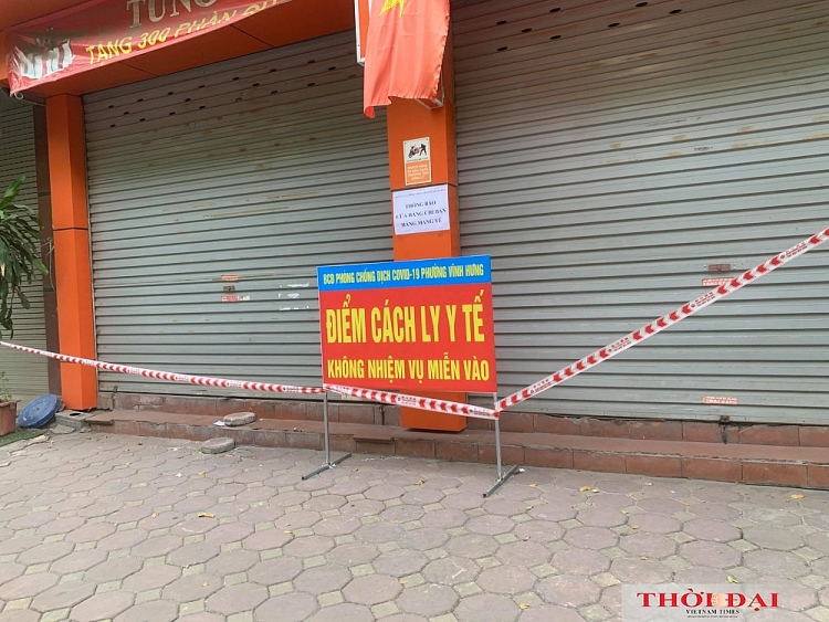 Hà Nội ngày đầu thực hiện Công điện 15: Nhiều hàng quán đóng cửa, người ra đường vẫn đông Hà Nội ngày đầu thực hiện Công điện 15: Nhiều hàng quán đóng cửa, người ra đường vẫn đông