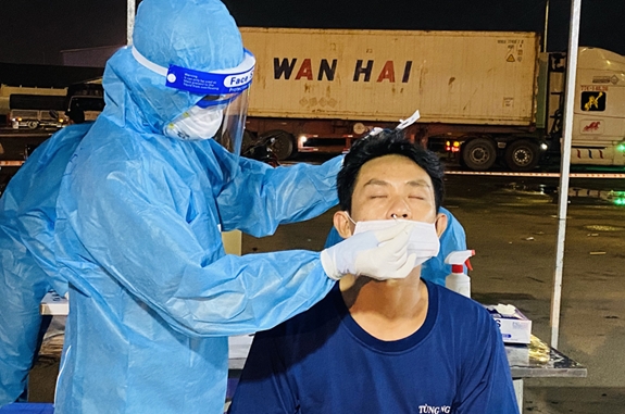 Bộ Y tế hỏa tốc đề nghị tạo điều kiện thuận lợi cho người vận chuyển hàng hóa Bộ Y tế hỏa tốc đề nghị tạo điều kiện thuận lợi cho người vận chuyển hàng hóa