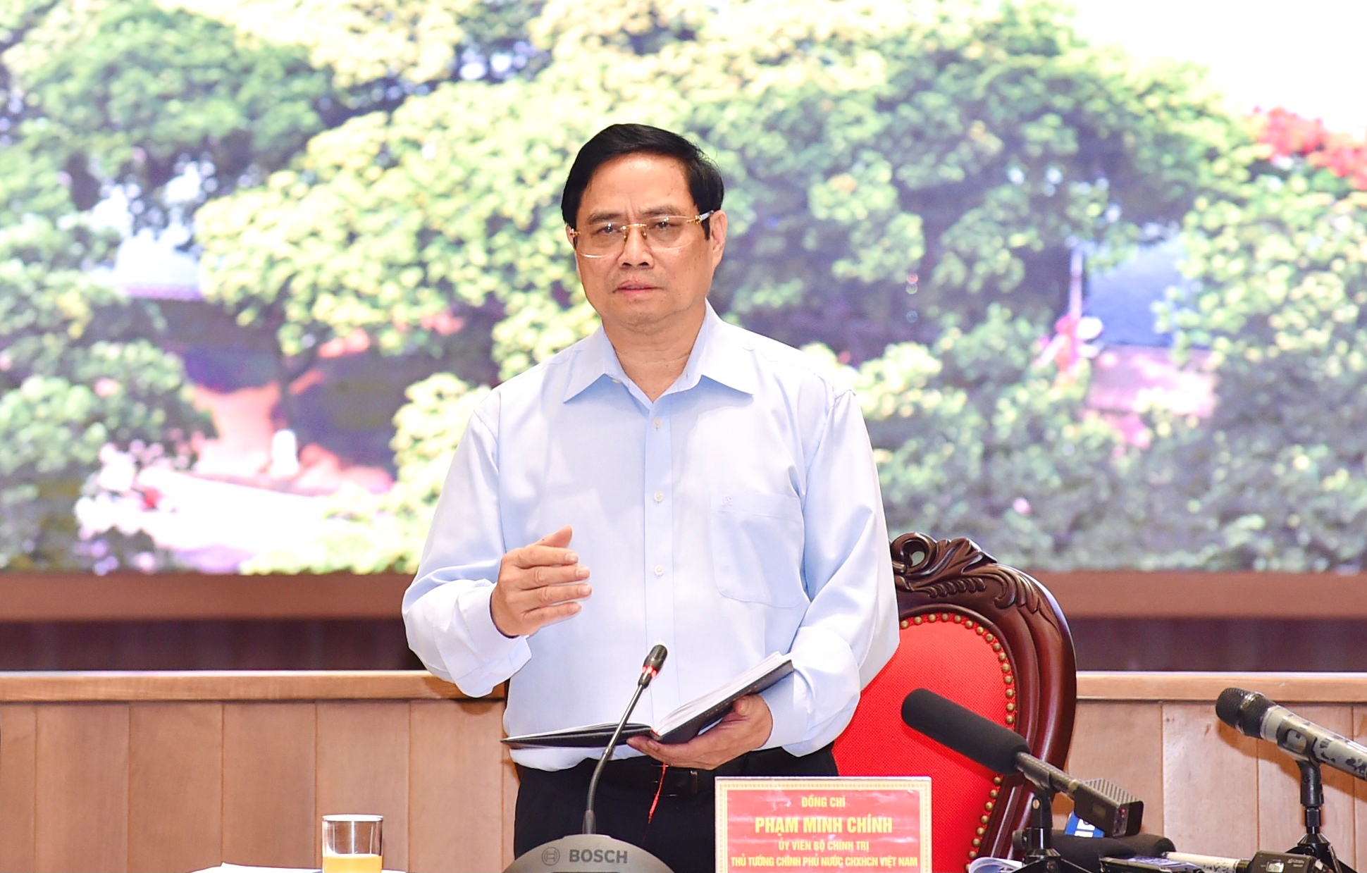 Thủ tướng Phạm Minh Chính: Hà Nội phải ưu tiên số 1 cho phòng chống dịch an toàn, hiệu quả Thủ tướng Phạm Minh Chính: Hà Nội phải ưu tiên số 1 cho phòng chống dịch an toàn, hiệu quả