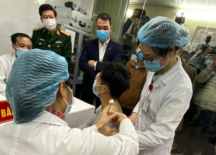 Xem xét đề xuất cấp phép khẩn cấp vaccine COVID-19 đầu tiên ‘made in VietNam’ Xem xét đề xuất cấp phép khẩn cấp vaccine COVID-19 đầu tiên ‘made in VietNam’