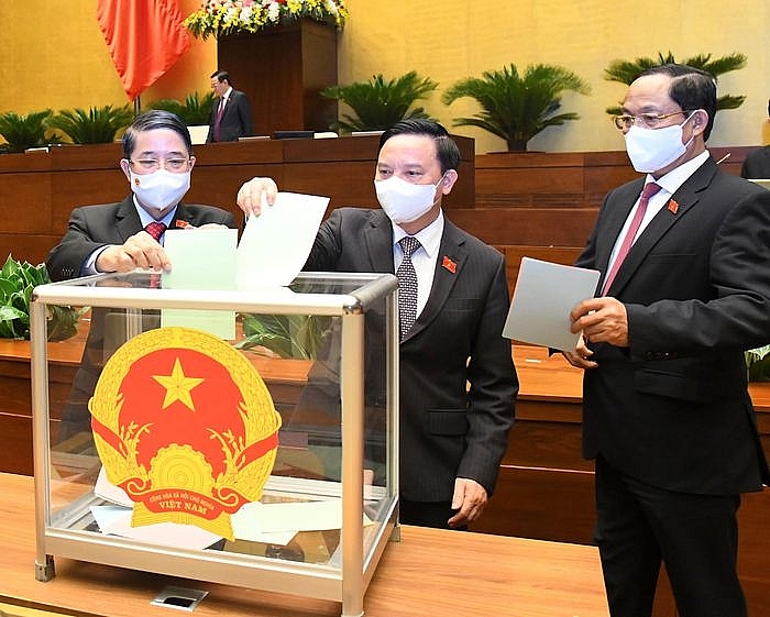 Các đại biểu bỏ phiếu tại Kỳ họp (Ảnh: Quochoi.vn) Các đại biểu bỏ phiếu tại Kỳ họp (Ảnh: Quochoi.vn)