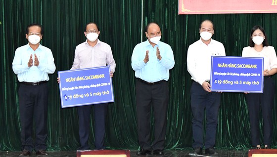 Chủ tịch nước yêu cầu TPHCM đẩy nhanh tiêm vaccine phòng COVID-19 Chủ tịch nước yêu cầu TPHCM đẩy nhanh tiêm vaccine phòng COVID-19