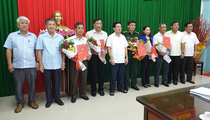 ban bi thu chuan y chi dinh nhan su 6 tinh thanh
