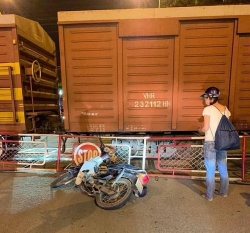 chan xe chay qua toc do canh sat giao thong bi tong trong thuong