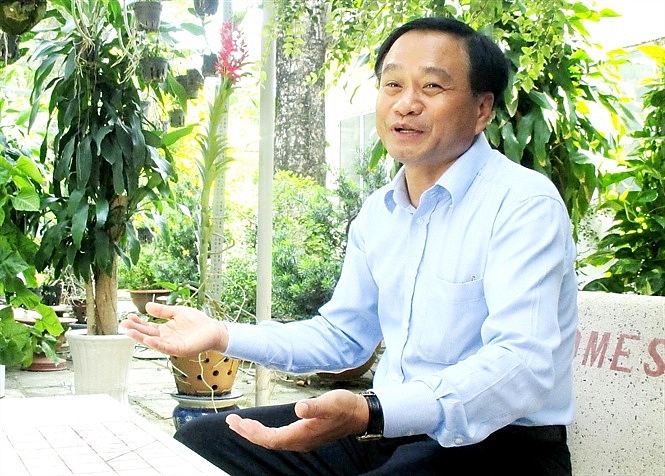 Chân dung Chủ tịch tỉnh tự đi làm bằng xe máy ở Đồng Tháp chan dung chu tich tinh tu di lam bang xe may o dong thap