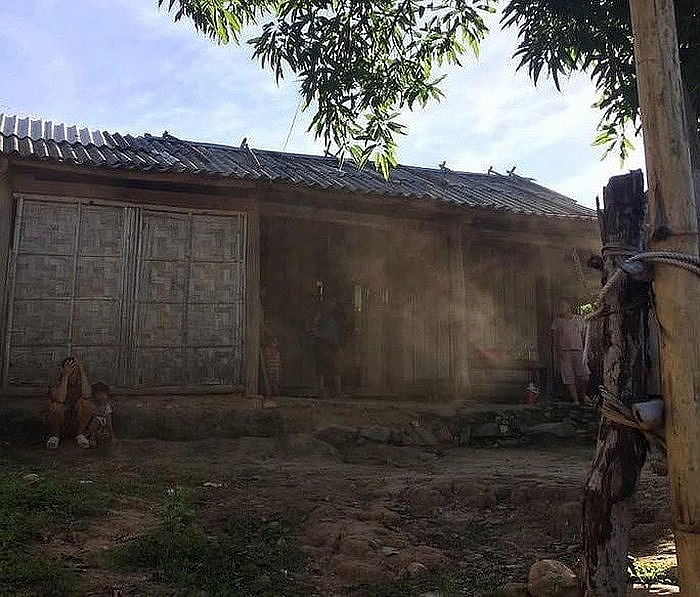 lam ro vu be gai 2 tuoi tu vong bat thuong khi o cung nguoi tinh cua me