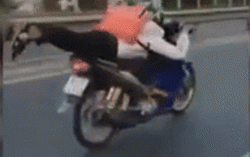 video hon 20 thanh nien cam dao chem 3 nguoi bi thuong o tphcm