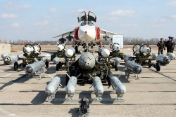 Video: Xem "kiếm sĩ" Su-24M Nga phô diễn sức mạnh vô song
