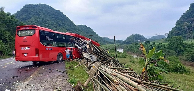 Vụ tai nạn xe khách đâm xe tải ở Hoà Bình: Danh tính 16 nạn nhân thương vong vu xe giuong nam dam xe tai o hoa binh xac dinh danh tinh nan nhan