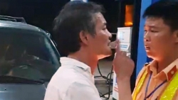 tru dien gay de trung oto bien xanh phuc vu dua don bi thu thanh uy vi thanh