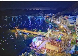Thả 3 vạn hoa đăng nhựa xuống biển, lãnh đạo địa phương nói 