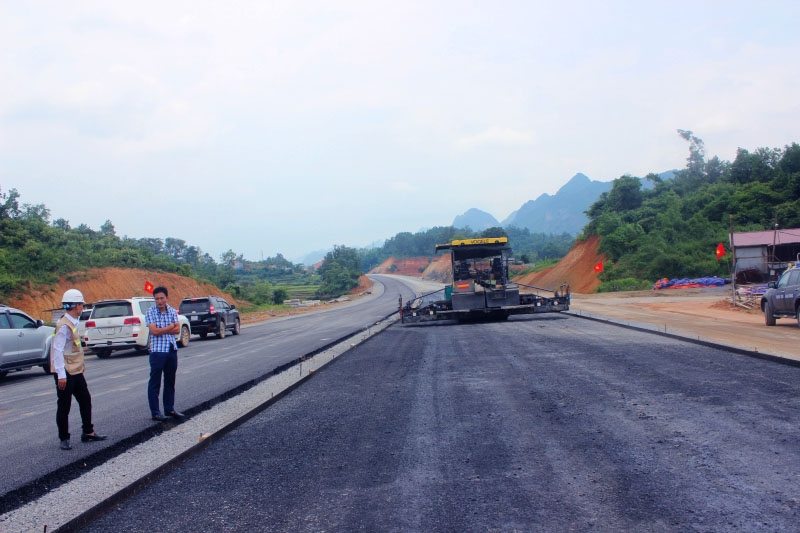 Thi công dự án đoạn cao tốc Hữu Nghị - Chi Lăng (Ảnh: Đèo Cả) 4014 1534905427 hinh 2 1