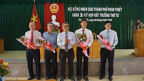 Tân Chủ tịch, Phó Chủ tịch UBND TP Phan Thiết ra mắt (Ảnh: Báo Bình Thuận) 5710 phan3