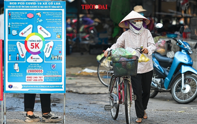 Hà Nội: Người dân nghiêm túc sử dụng phiếu đi chợ, tự giác chấp hành quy định giãn cách Hà Nội: Người dân nghiêm túc sử dụng phiếu đi chợ, tự giác chấp hành quy định giãn cách